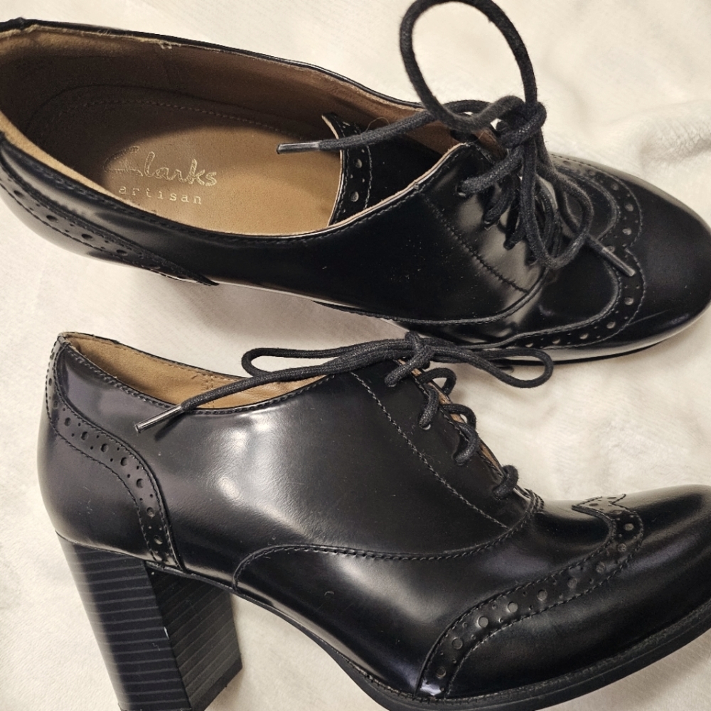 Clarks Artisan heels with laces